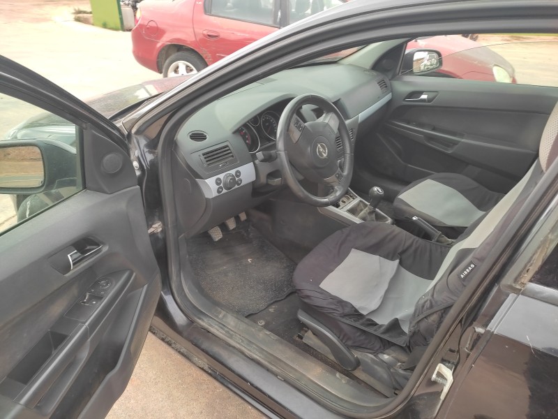 opel astra h berlina del año 2005