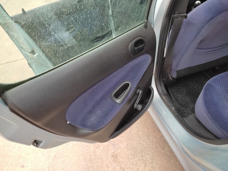 peugeot 206 berlina del año 2003