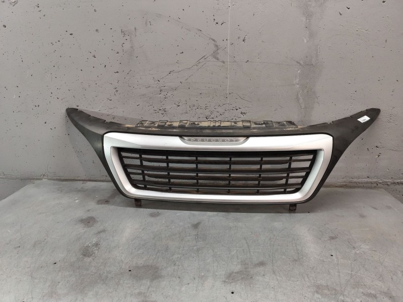 Recambio de rejilla delantera para peugeot boxer furgoneta 2.0 bluehdi 130 referencia OEM IAM   