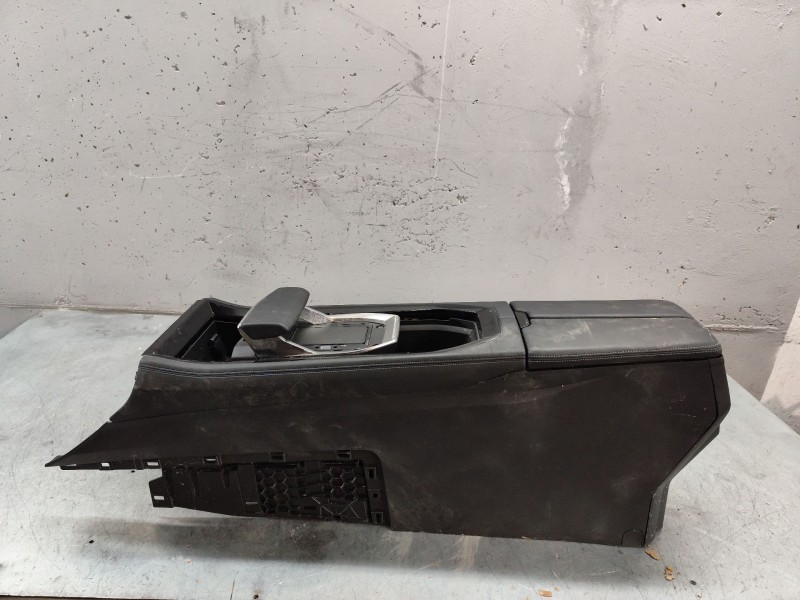 Recambio de apoyabrazos central para renault austral tce 130 referencia OEM IAM   