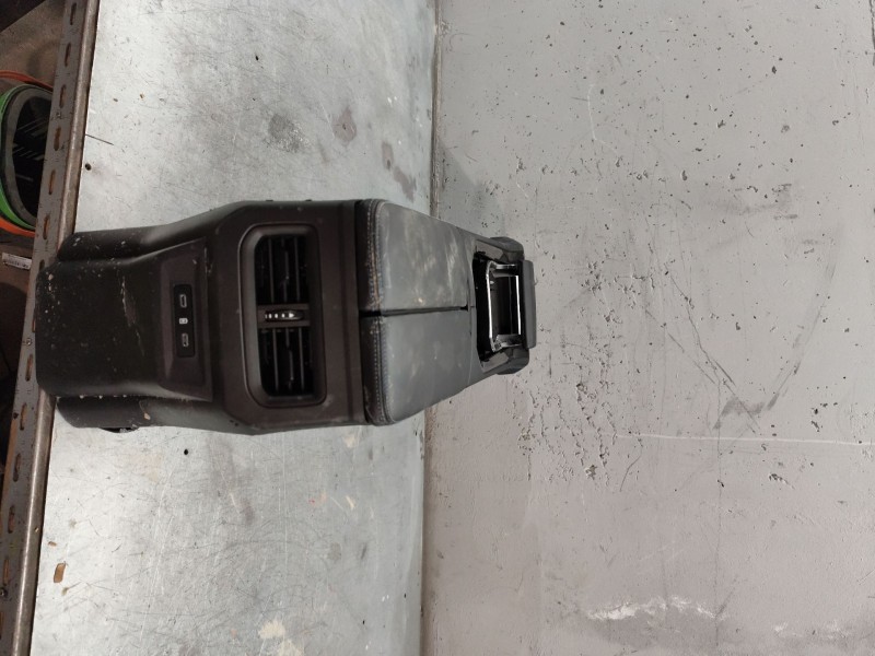 Recambio de apoyabrazos central para renault austral tce 130 referencia OEM IAM   