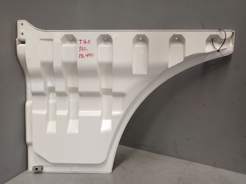 Recambio de moldura puerta delantera derecha para man tgx 18.xxx 12.4 diesel referencia OEM IAM 81626100018  