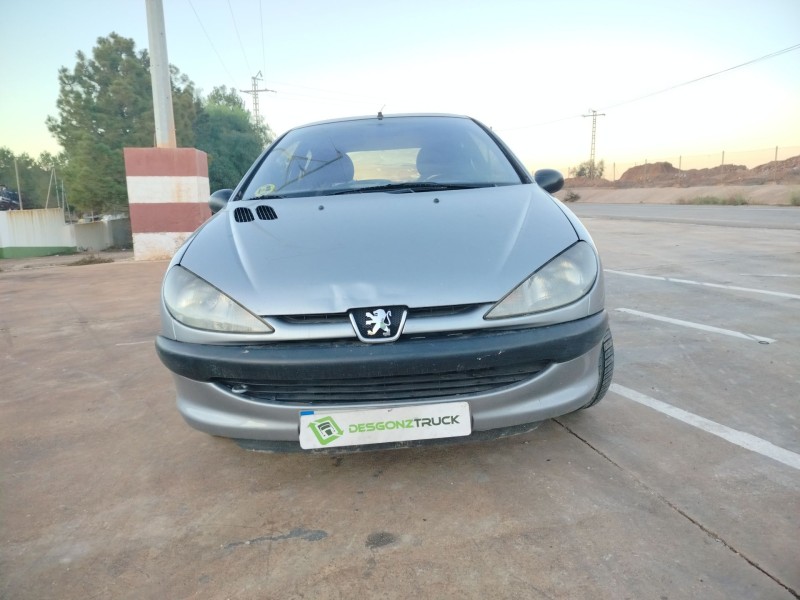 peugeot 206 berlina del año 2001