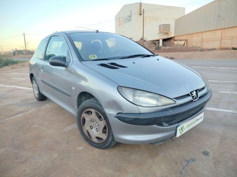 peugeot 206 berlina del año 2001