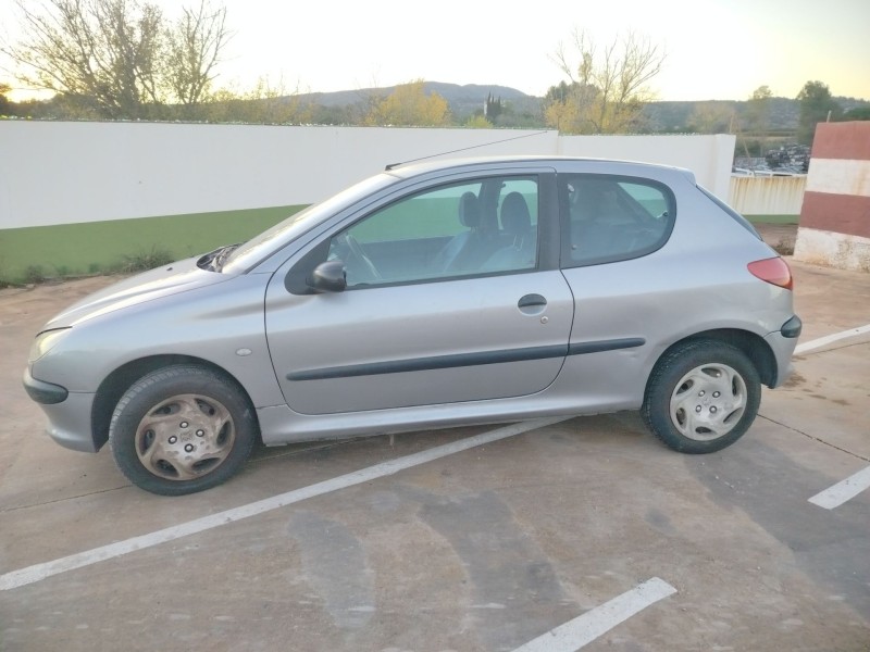 peugeot 206 berlina del año 2001