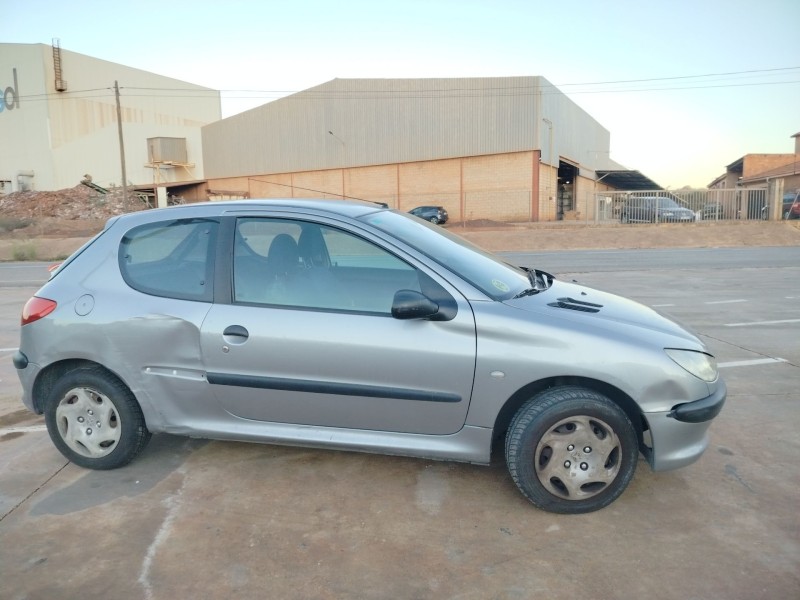 peugeot 206 berlina del año 2001