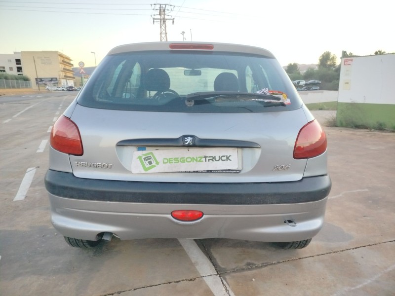 peugeot 206 berlina del año 2001