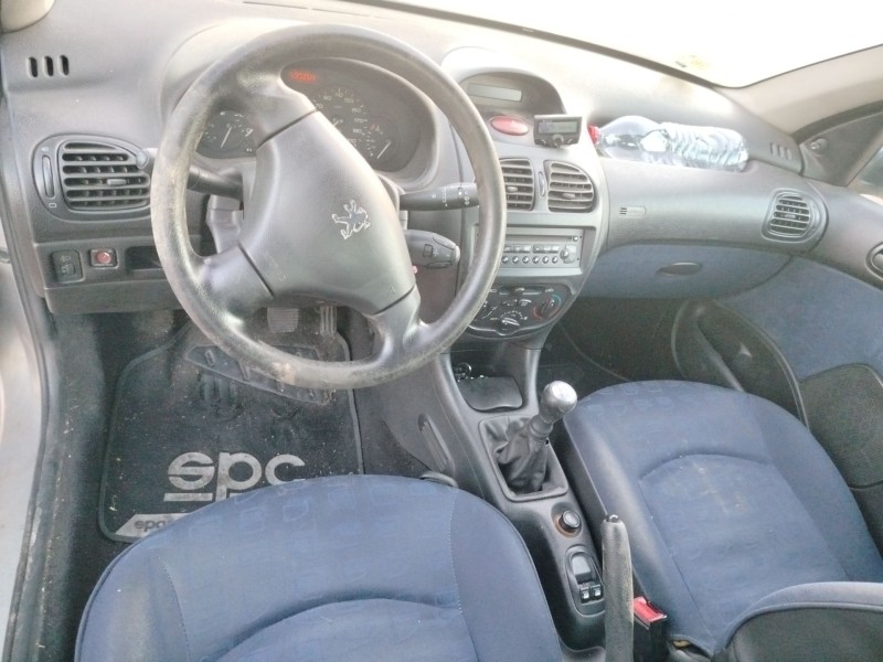 peugeot 206 berlina del año 2001