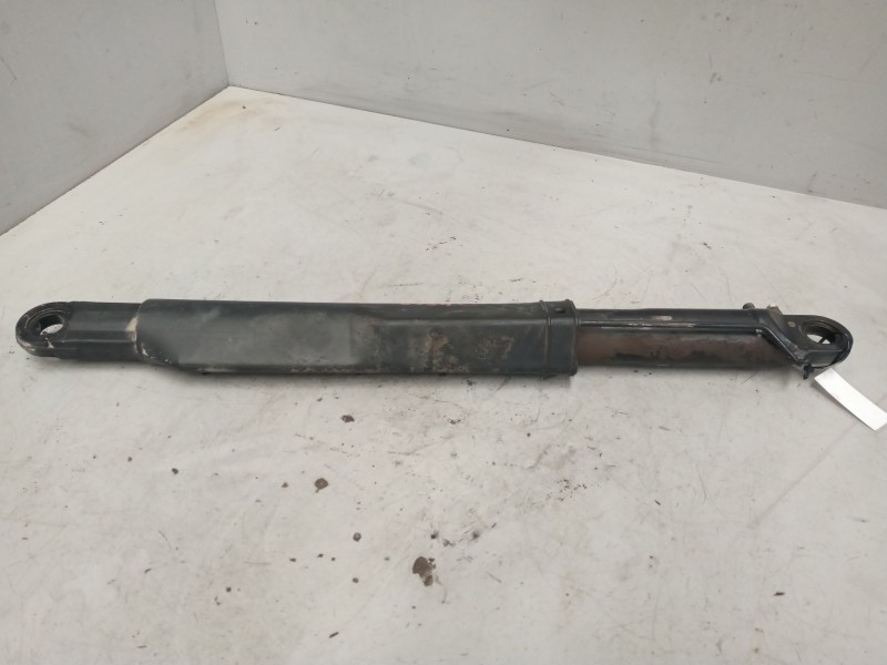 Recambio de brazo elevacion cabina para renault premium distribution referencia OEM IAM 5010316793  