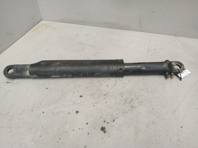 Recambio de brazo elevacion cabina para renault premium distribution referencia OEM IAM 5010316793  