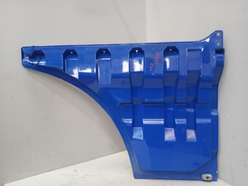 Recambio de moldura puerta delantera izquierda para man tgx 18.xxx referencia OEM IAM 81626100019  