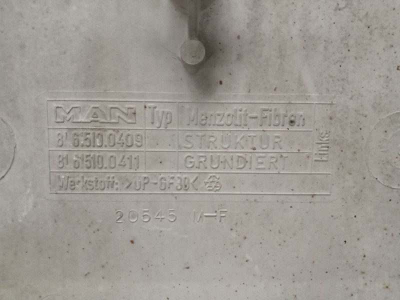 Recambio de moldura trasera cabina para man tgx 18.xxx 12.4 diesel referencia OEM IAM 81615100409  IZQUIERDA