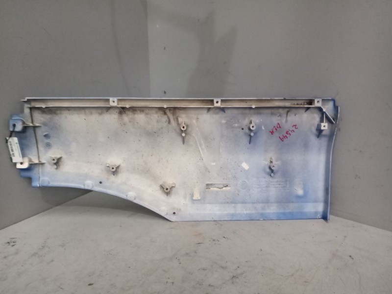 Recambio de moldura trasera cabina para man tgx 18.xxx referencia OEM IAM 81615100408  DERECHA