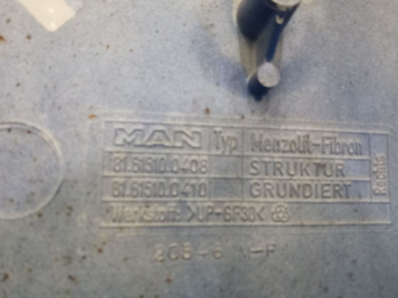 Recambio de moldura trasera cabina para man tgx 18.xxx referencia OEM IAM 81615100408  DERECHA