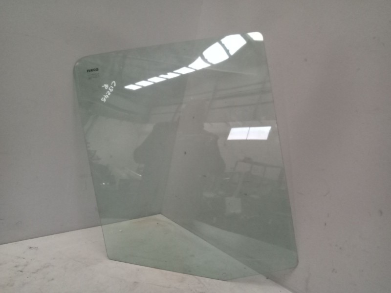 Recambio de luna delantera derecha para iveco eurocargo 05.03  5.9 diesel referencia OEM IAM 8142391  