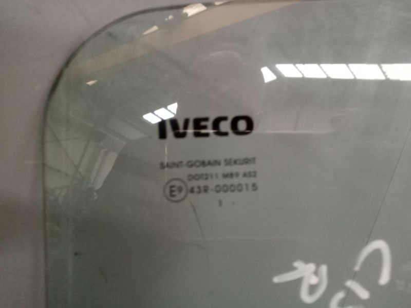 Recambio de luna delantera derecha para iveco eurocargo 05.03  5.9 diesel referencia OEM IAM 8142391  
