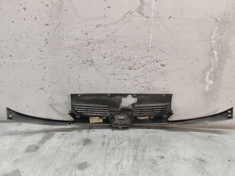 Recambio de rejilla delantera para peugeot 206 berlina x-line referencia OEM IAM   
