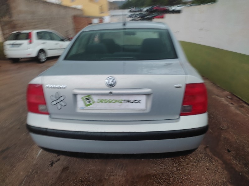 volkswagen passat berlina (3b2) del año 1999