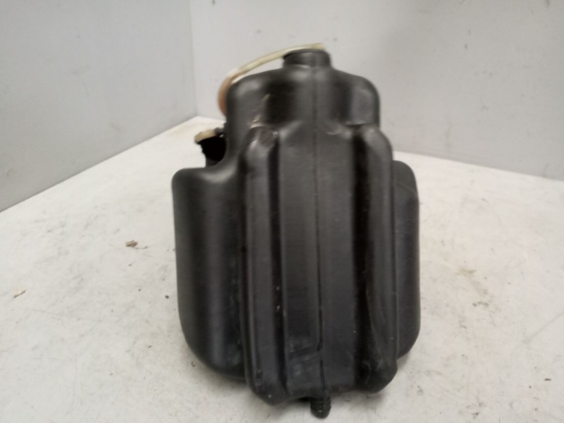 Recambio de deposito limpia para man tgx 18.xxx referencia OEM IAM 81264810085  