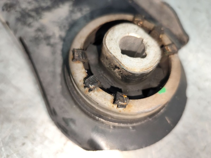 Recambio de brazo suspension inferior delantero derecho para renault grand scénic iii (jz0/1_) 1.5 dci referencia OEM IAM   