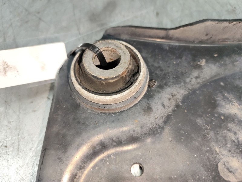 Recambio de brazo suspension inferior delantero derecho para renault grand scénic iii (jz0/1_) 1.5 dci referencia OEM IAM   