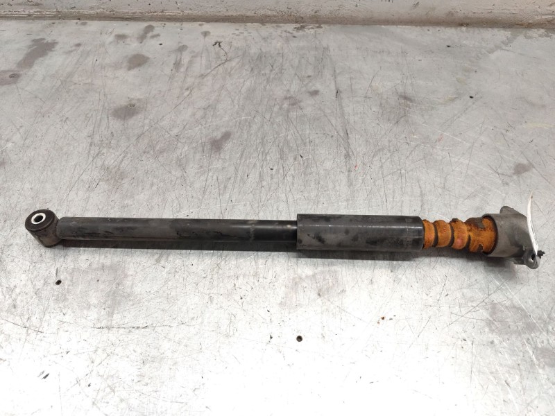 Recambio de amortiguador trasero para ford fiesta (cbk) 1.3 cat referencia OEM IAM 7S6118080AB  