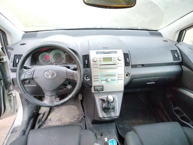 toyota corolla verso (r1) del año 2005