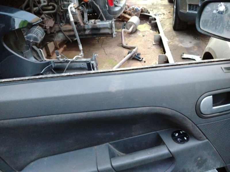 ford fiesta (cbk) del año 2001