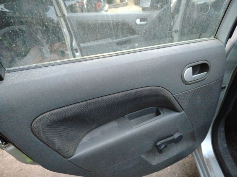 ford fiesta (cbk) del año 2001