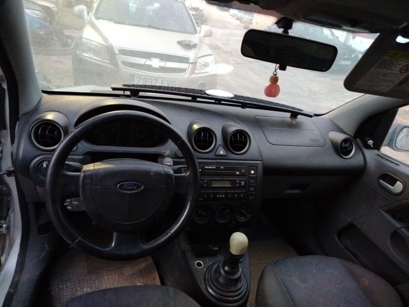 ford fiesta (cbk) del año 2001