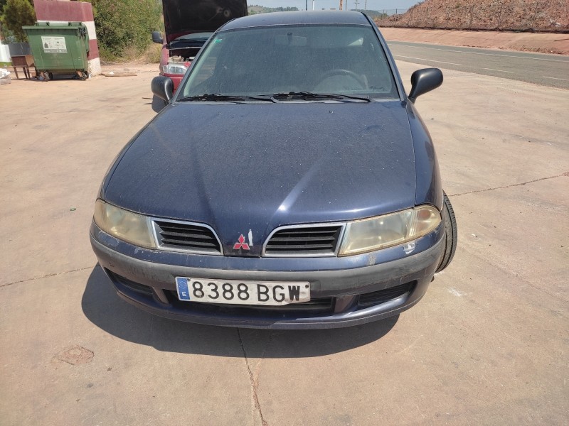 mitsubishi carisma berlina 5 (da0) del año 2001