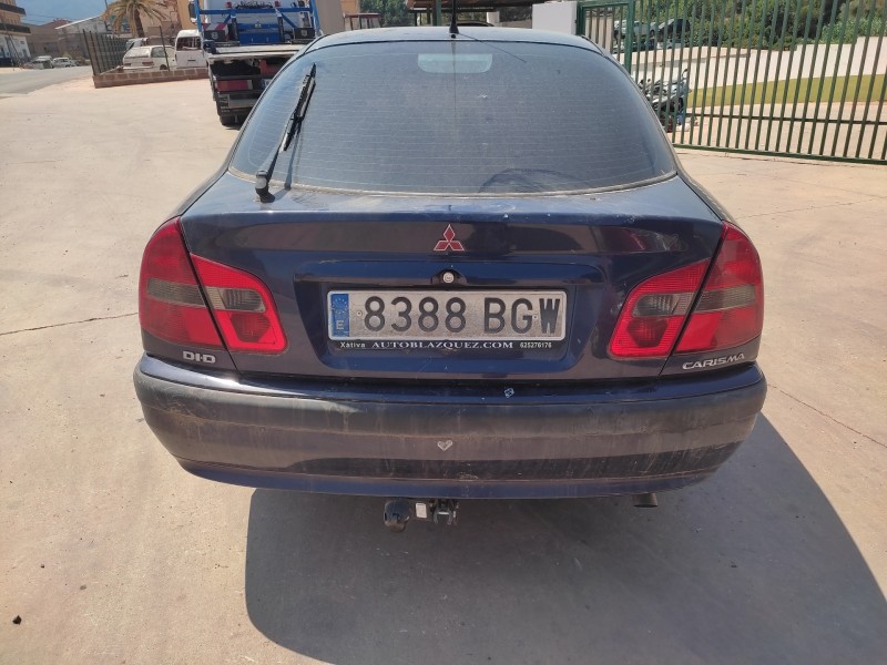 mitsubishi carisma berlina 5 (da0) del año 2001