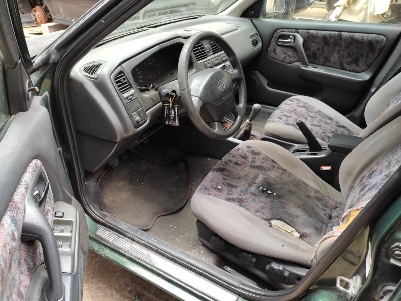 nissan primera berlina (p11) del año 1999