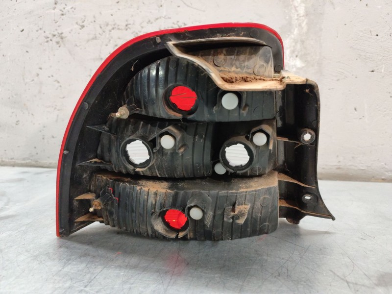 Recambio de piloto trasero derecho para kia shuma ii 1.6 ls berlina portón referencia OEM IAM   