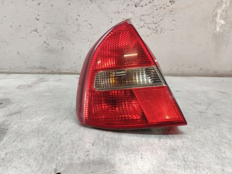 Recambio de piloto trasero izquierdo para mitsubishi carisma berlina 5 (da0) 1900 di-d comfort referencia OEM IAM   