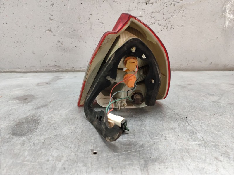 Recambio de piloto trasero izquierdo para mitsubishi carisma berlina 5 (da0) 1900 di-d comfort referencia OEM IAM   