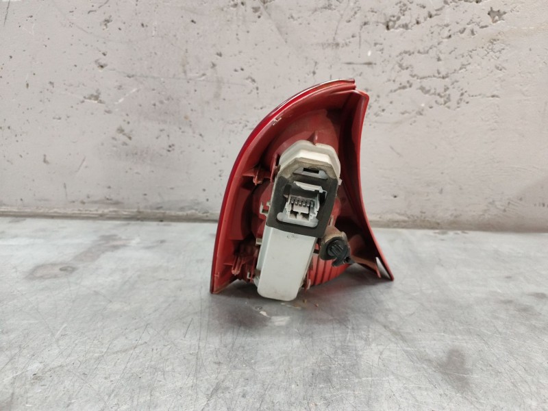 Recambio de piloto trasero derecho para renault clio ii fase ii (b/cb0) authentique referencia OEM IAM   