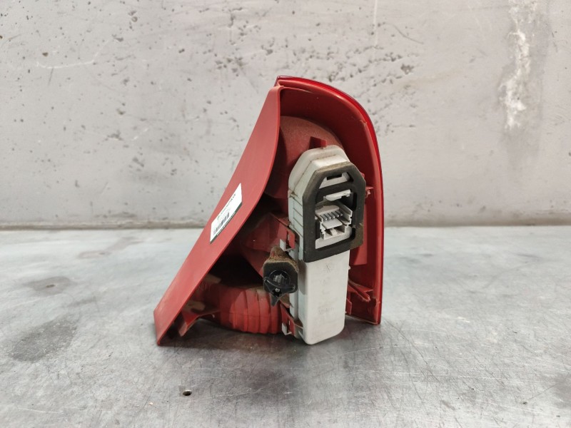 Recambio de piloto trasero izquierdo para renault clio ii fase ii (b/cb0) authentique referencia OEM IAM   