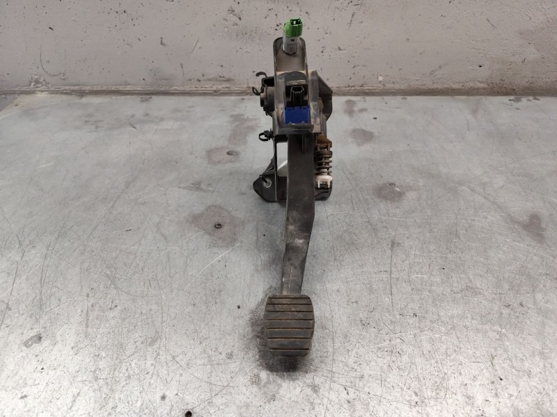 Recambio de pedal embrague para dacia dokker essential referencia OEM IAM 465038135R  