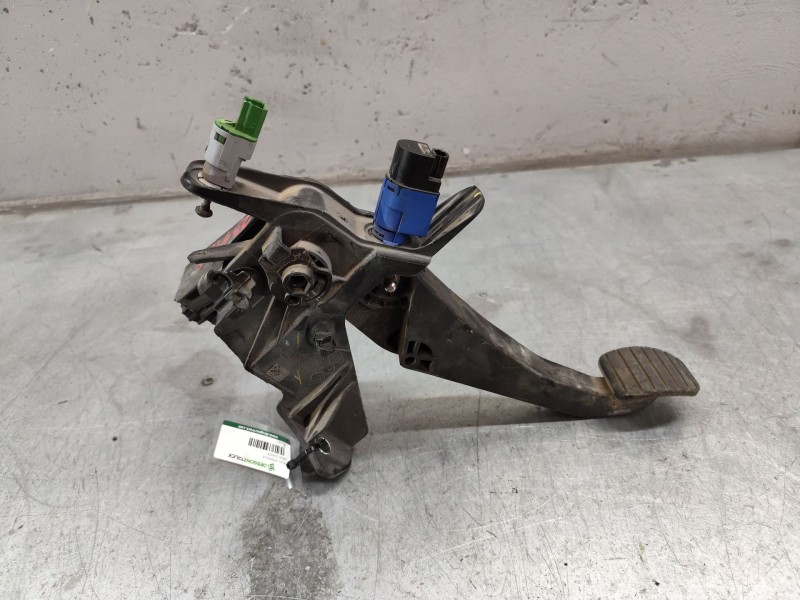 Recambio de pedal embrague para dacia dokker essential referencia OEM IAM 465038135R  