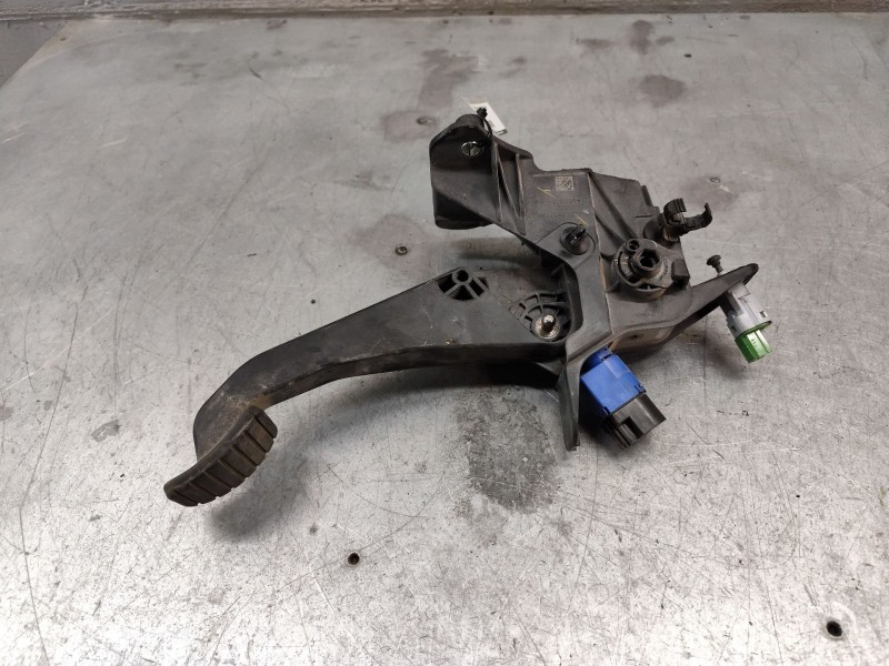 Recambio de pedal embrague para dacia dokker essential referencia OEM IAM 465038135R  
