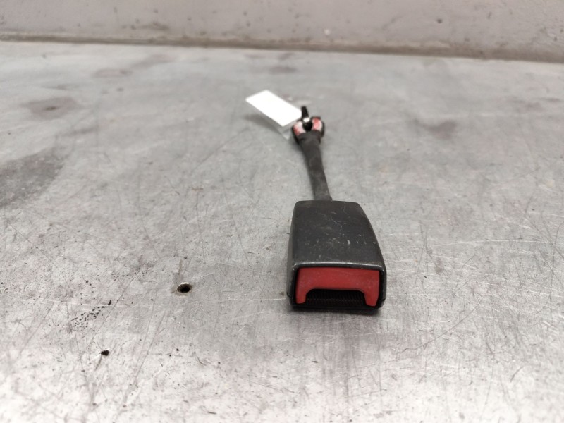 Recambio de enganche de cinturon delantero derecho para peugeot boxer furgoneta 2.0 bluehdi 130 referencia OEM IAM 620162800B  