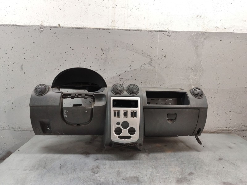 Recambio de salpicadero para dacia logan ambiance referencia OEM IAM   