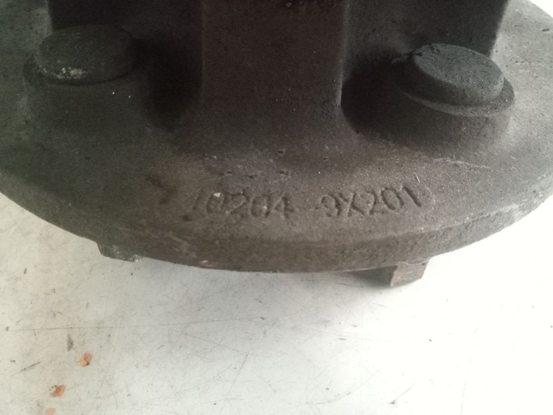 Recambio de buje delantero para nissan cabstar 01.04  3.0 diesel referencia OEM IAM 402049X201  