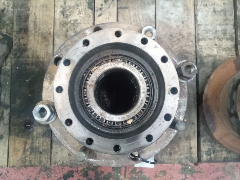 Recambio de buje trasero izquierdo para renault midlum 7.2 diesel referencia OEM IAM   