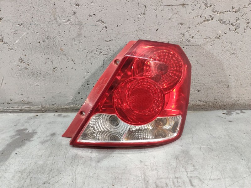 Recambio de piloto trasero derecho para daewoo kalos 1.4 sport referencia OEM IAM   