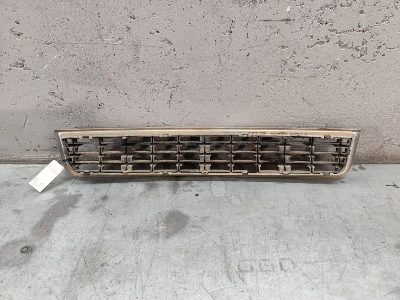Recambio de rejilla delantera central para audi a4 b6 (8e2) 1.9 tdi referencia OEM IAM 8E0807647  