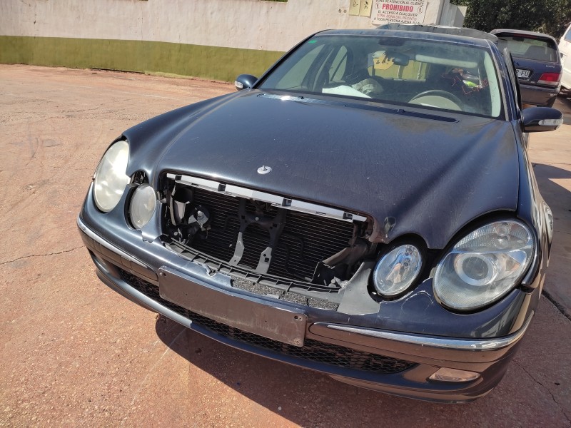mercedes-benz clase e (w211) berlina del año 2002