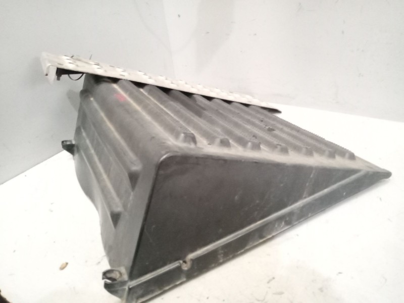 Recambio de tapa bateria para renault magnum ab 2005 12.8 diesel referencia OEM IAM 20518311  