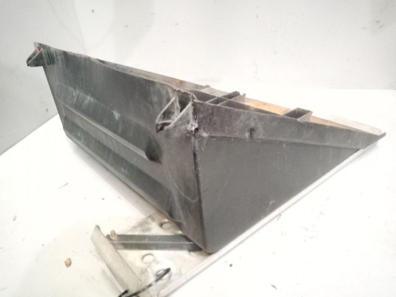 Recambio de tapa bateria para renault magnum ab 2005 12.8 diesel referencia OEM IAM 20518311  